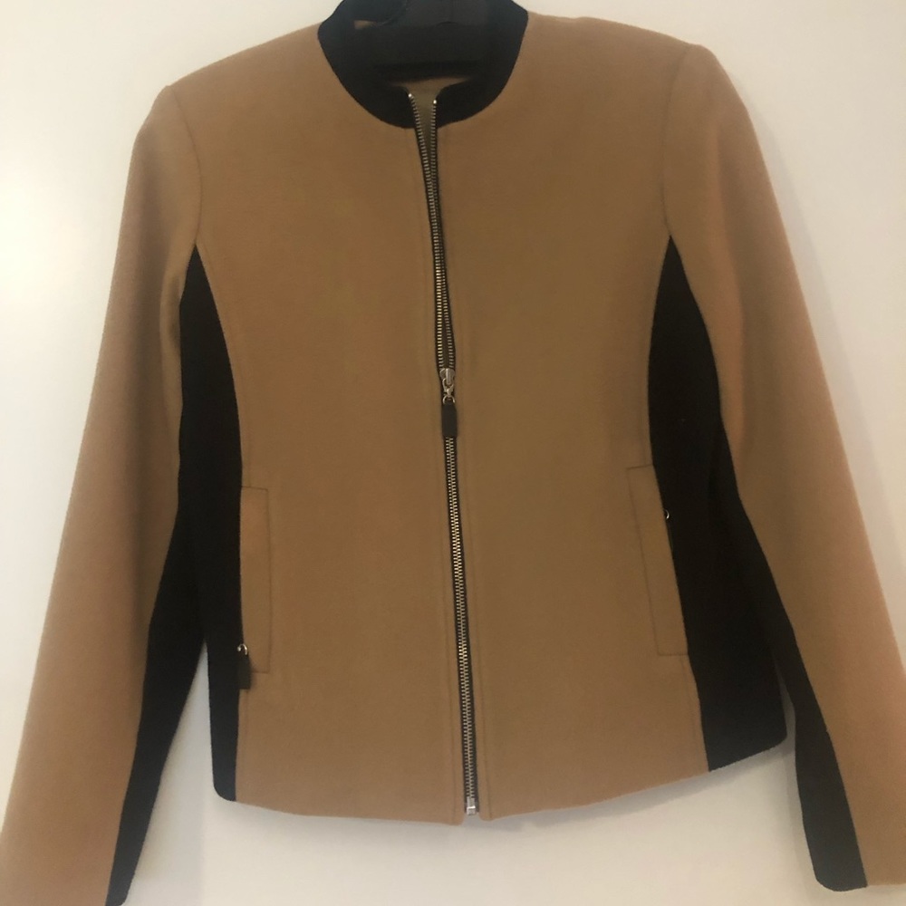 Super cute jacket for fall 😍